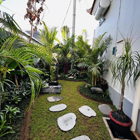 Cecillia Guesthouse Canggu מראה חיצוני תמונה